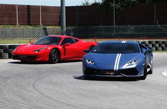 Giri in pista su Supercar a Imola