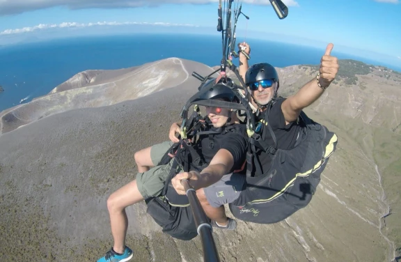 Volo in Parapendio Biposto sull'Isola di Vulcano